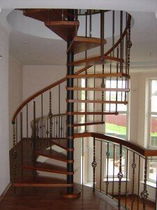 Вариант винтовой лестницы в доме